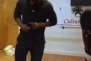 地板烫脚！杰伦布朗有舞蹈天赋吗？